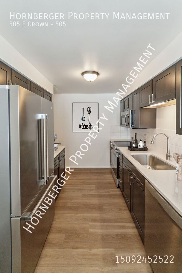 Building Photo - Newly Remodeled 2 Bed 1 Bath Duplex on Spo...