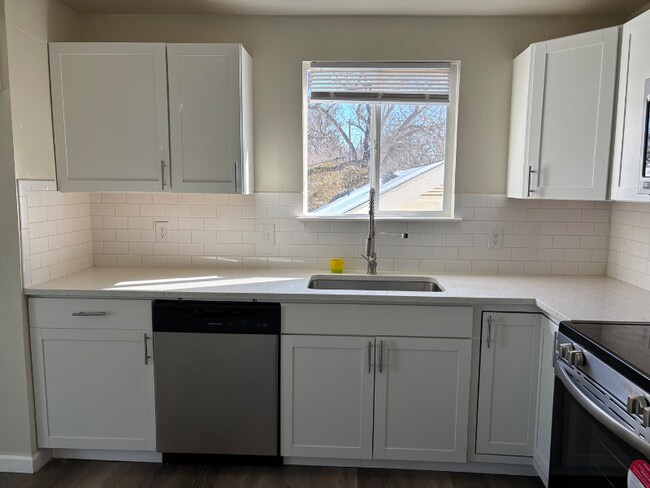 Foto del edificio - 3725 Avenue N