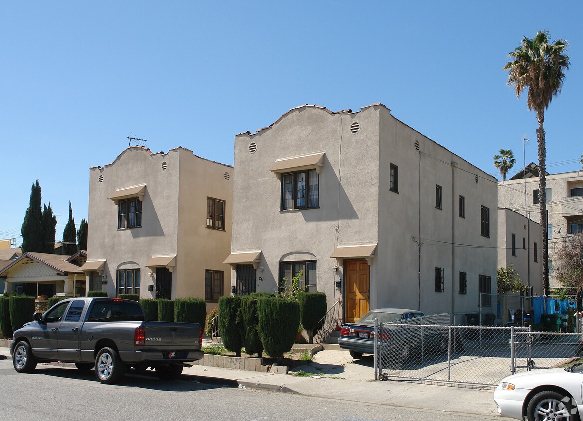 Primary Photo - 737 N Alexandria Ave