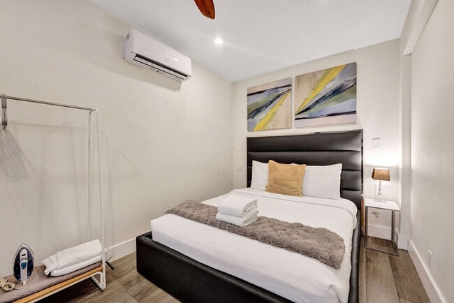 Building Photo - 3020 Seville St