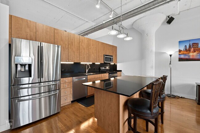Foto del edificio - 565 W Quincy St