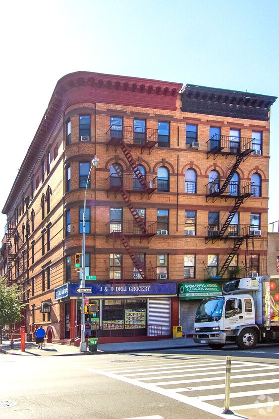 Building Photo - 2336 First Ave