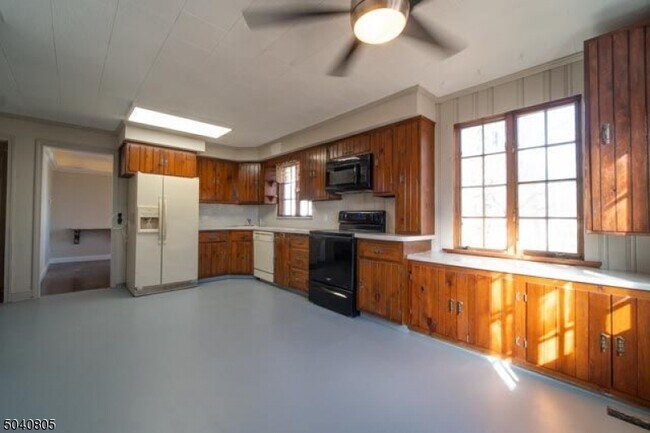 Foto del edificio - 547 Valley Rd