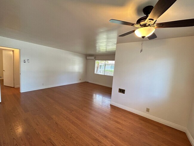 Foto del edificio - Adorable 2 Bed 1 Bath Duplex Unit in Orange Near Old Towne Orange