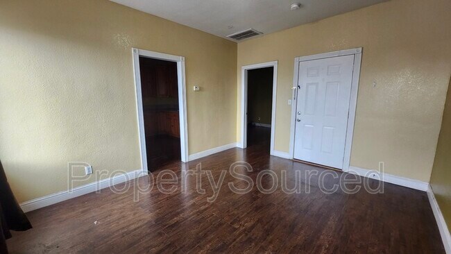 Building Photo - 139 W Yosemite Ave