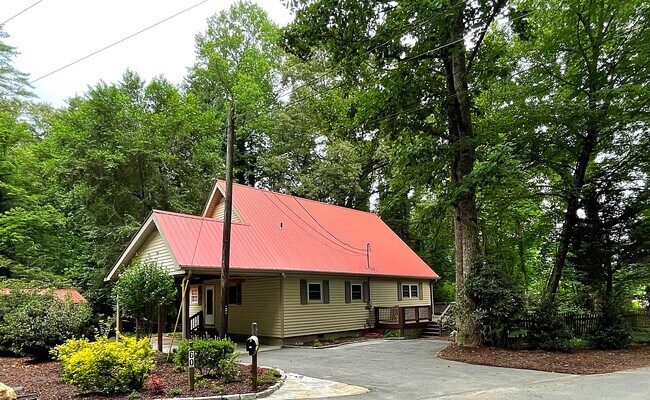 Building Photo - 60 Moses Rd