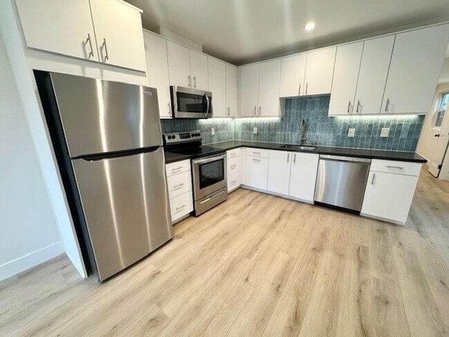 Building Photo - Modern Golden Hills  Living