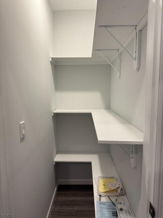 Building Photo - 37 6th St