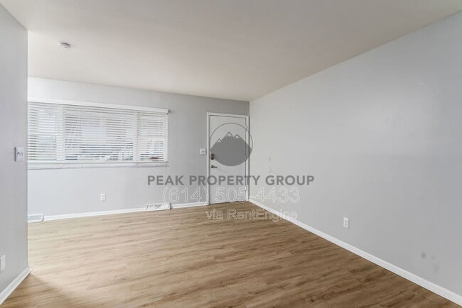 Building Photo - 558 Riverview Dr