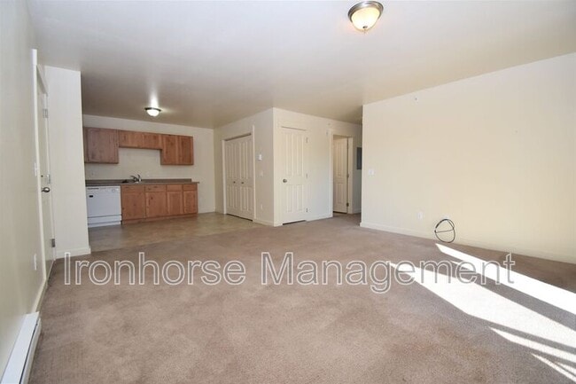 Building Photo - 807 W Villard St