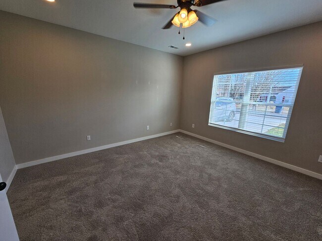 Building Photo - 3 br, 2 bath House - 121 Locust St.