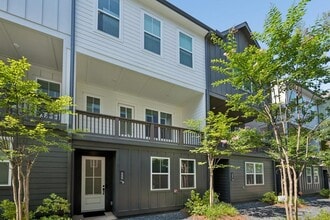 Building Photo - 500 Zeal St SE