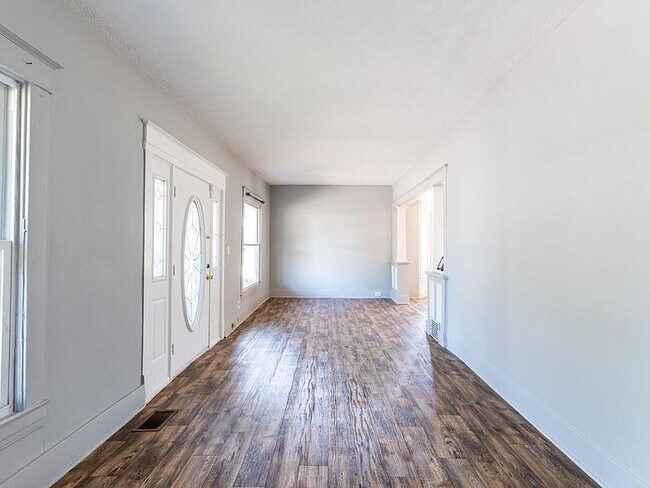 Building Photo - 4300 Hale Ave, Louisville, KY 40211