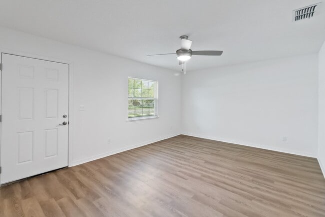 Photo - Beautiful Newly Renovated 2/1 Duplex in St. Cloud - No HOA House