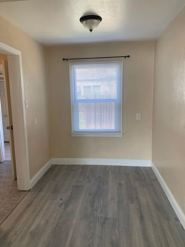 Building Photo - 2 bed / 1 ba house - Yuba City
