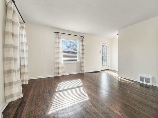 Photo - 641 Dellwood Dr House