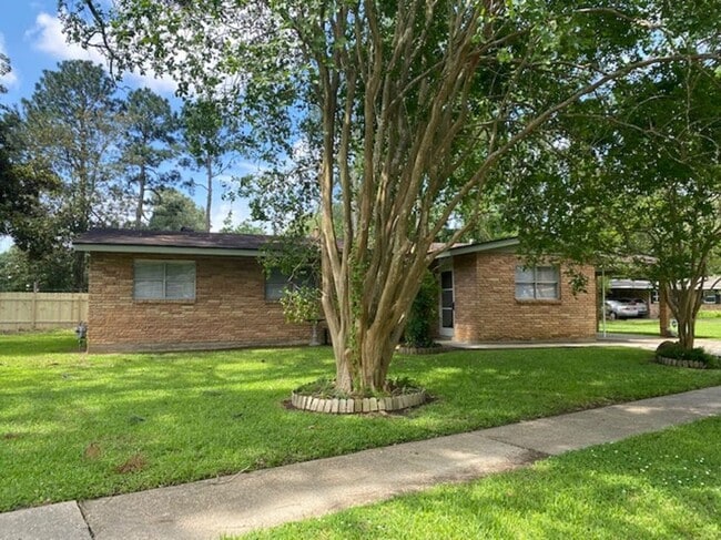 Building Photo - 8082 Sholar Dr