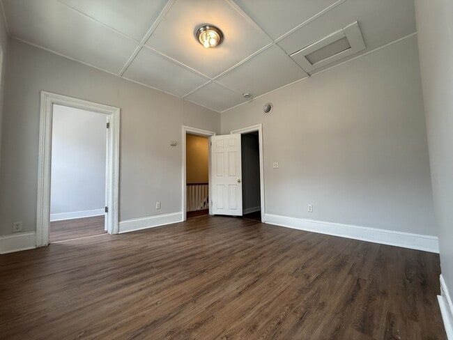 Building Photo - 19 N Lake Ave