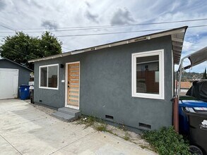 Building Photo - 3116 Chaucer St