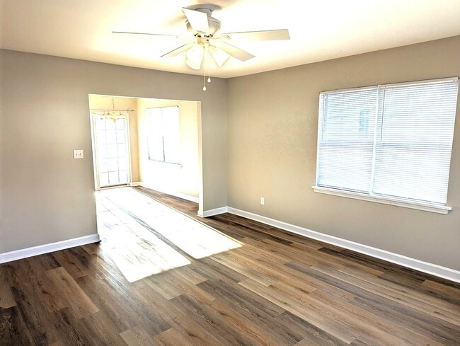Building Photo - Charming 3 Bedroom Townhouse -53 Pirates Cove
