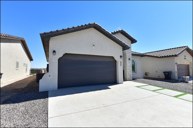 Building Photo - 652 Paseo Dulce Ave