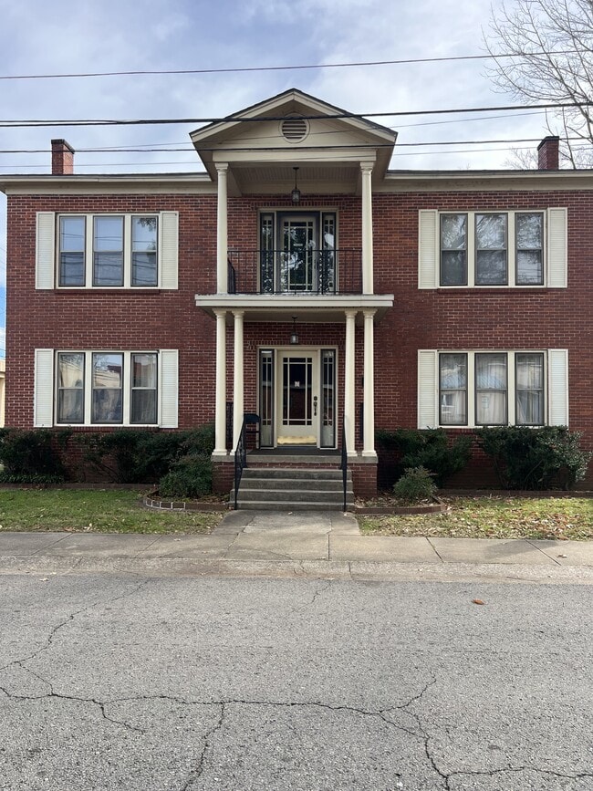 Building Photo - 201 S Cravens St