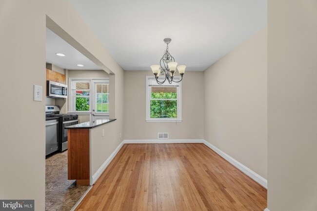 Building Photo - 586 Lucia Ave