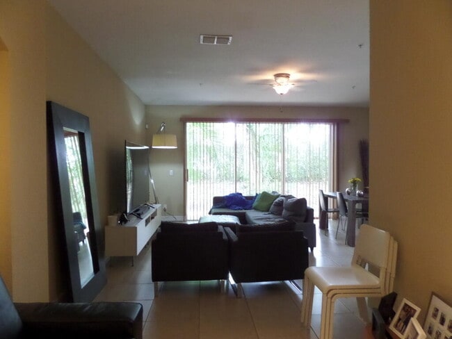 Building Photo - 829 Pipers Cay Dr