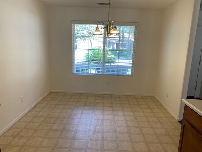 Foto del edificio - Available Soon! Lovely NW Visalia home in ...