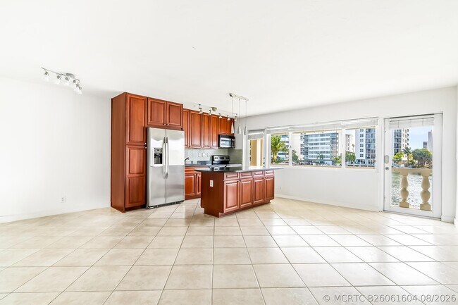 Foto del edificio - 2895 NE 32nd St