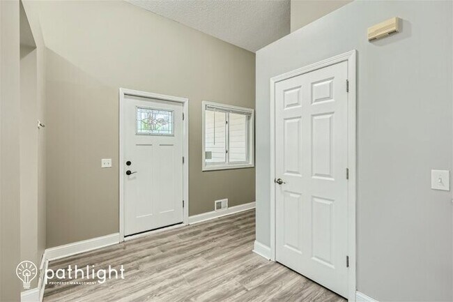Foto del edificio - 20555 Jasmine Path, Lakeville, MN, 55044