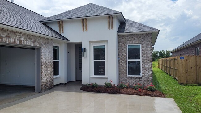 Foto del edificio - Beautiful 4 bedroom in Baton Rouge