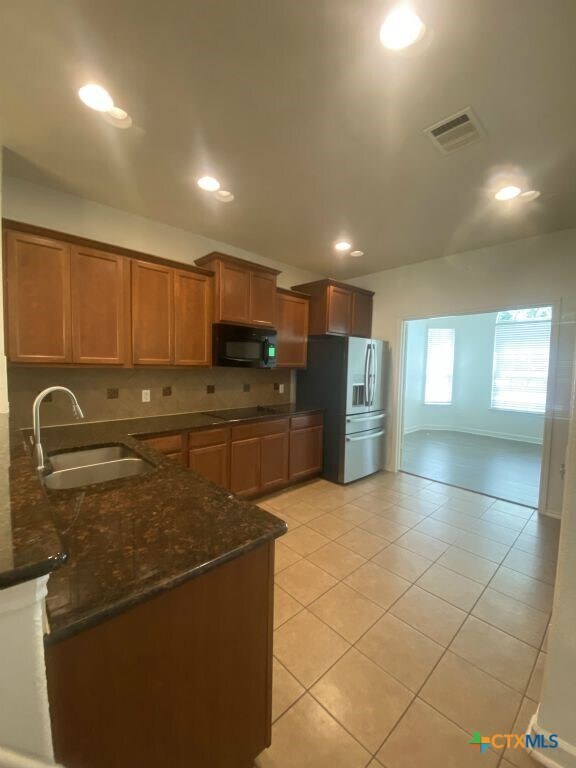 Foto del edificio - 7105 Golden Oak Ln