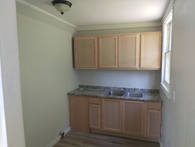 Building Photo - 106 Peach Ave