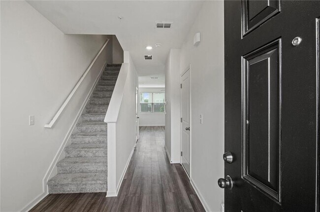 Building Photo - 595 Magnolia Cir