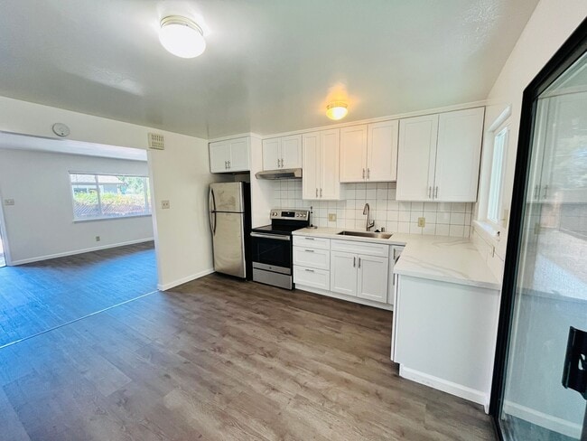 Building Photo - 108 Gladys Ave