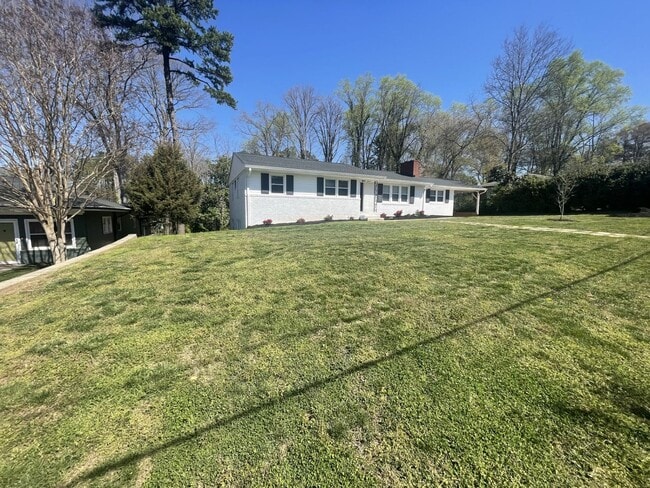 Building Photo - 3 Bd 2 Ba Detached