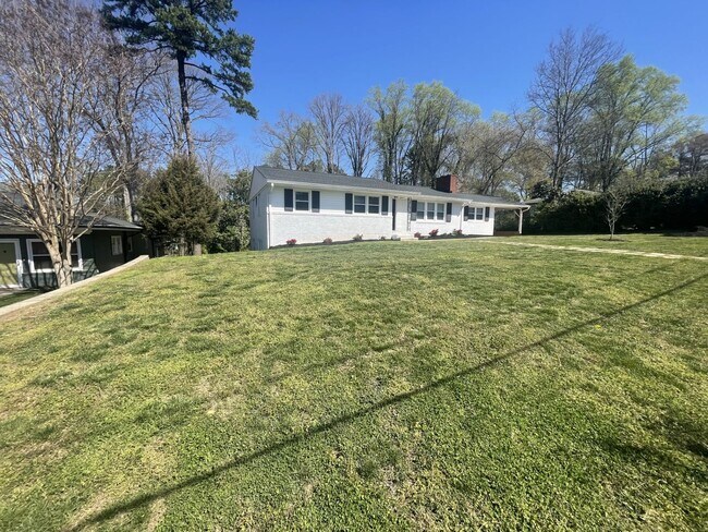 Foto del edificio - 3 Bd 2 Ba Detached