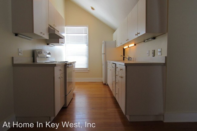 Building Photo - 921 White St