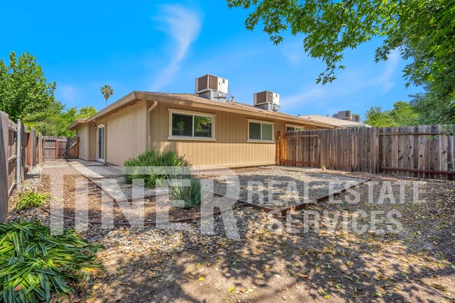 Building Photo - 7104 Grady Dr