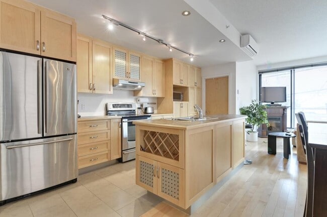 Building Photo - 650 Av Wilfrid-Laurier