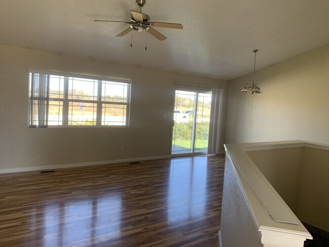 Building Photo - 2305 Bluebells Dr