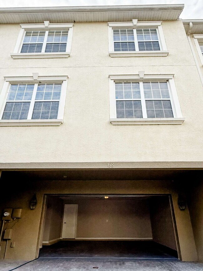 Foto del edificio - 10144 Arbor Run Dr