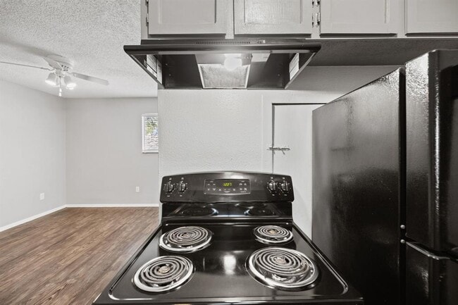 Building Photo - 805 S Center St