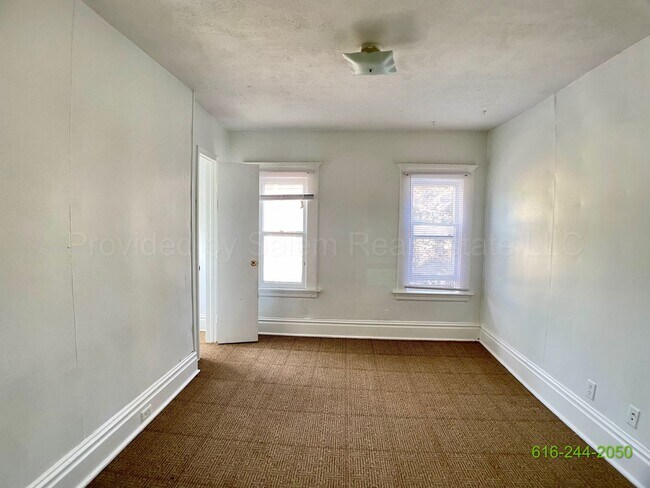 Foto del edificio - 346-346 Diamond Ave SE