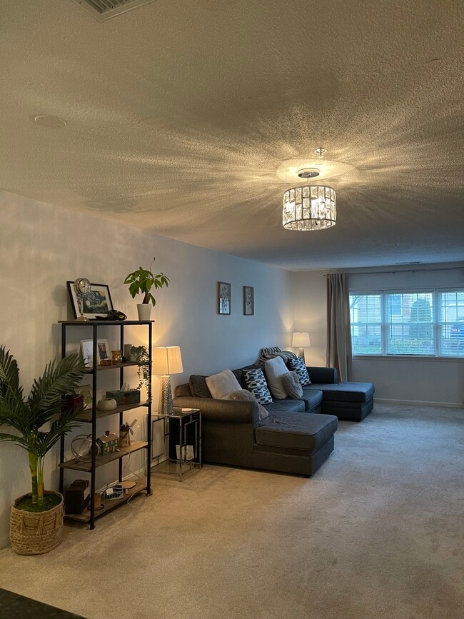 Building Photo - 20 Weatherly Dr