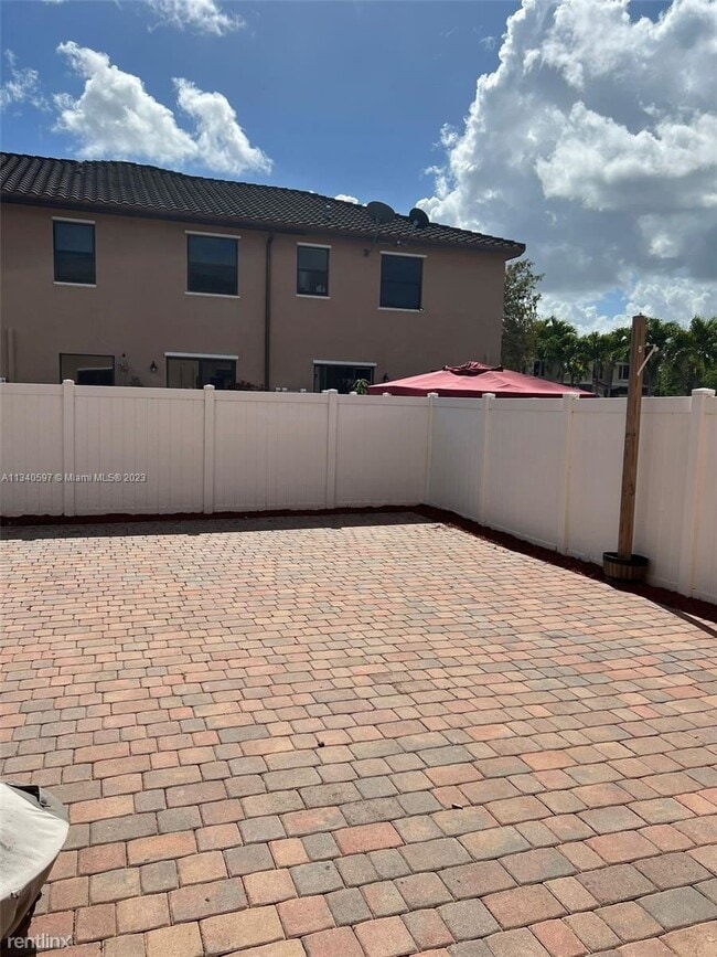 Building Photo - 3 br, 2.5 bath House - 3356 W 90th Ter # 3356