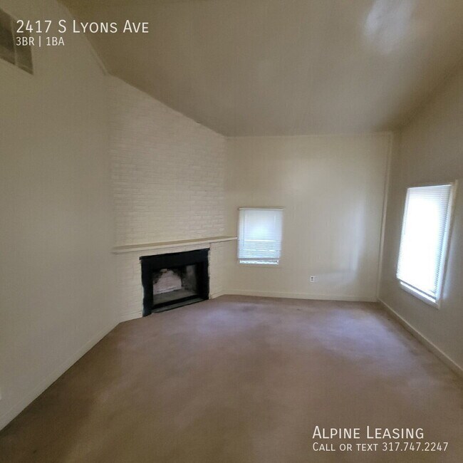 Building Photo - 2417 S Lyons Ave