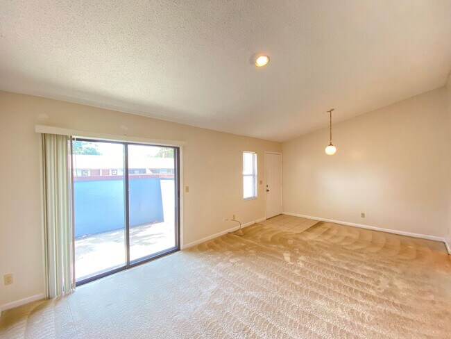 Building Photo - 620 SE 28th Pl