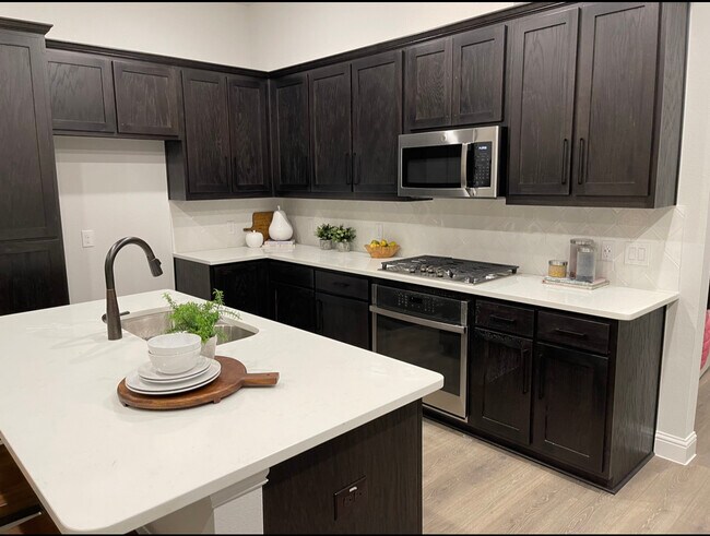 Building Photo - 4725 Piedras Lanzar Dr